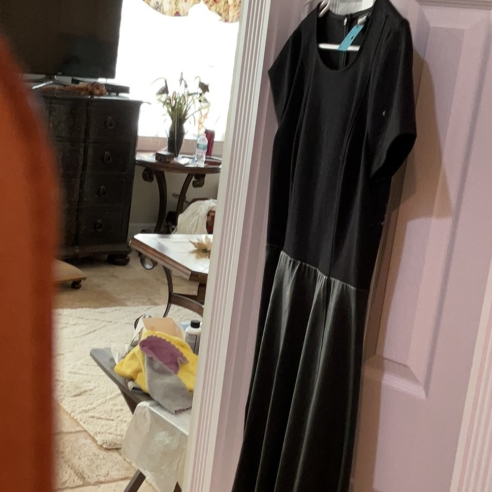 DKNY Size 12 DRESS.  LIKE NEW CONDITION